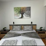 Cozy Seaside Getaway One Bedroom Moni In *