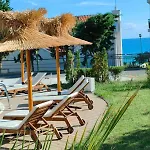 Cozy Seaside Getaway One Bedroom Moni In Appartement