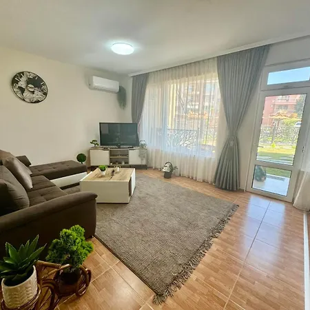 Cozy Seaside Getaway One Bedroom Moni In *