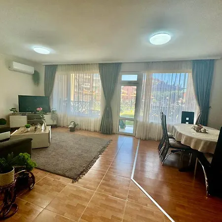 Cozy Seaside Getaway One Bedroom Moni In Appartement *