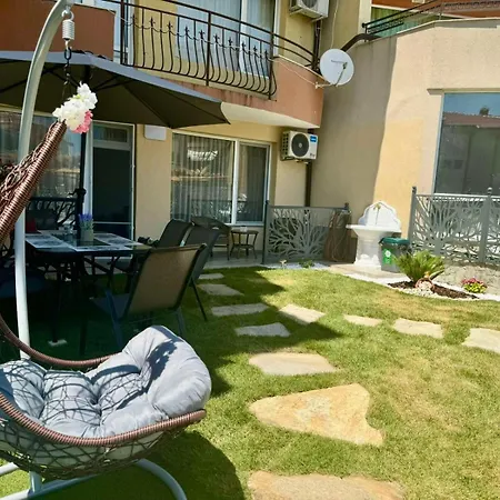 Cozy Seaside Getaway One Bedroom Moni In Apartman *